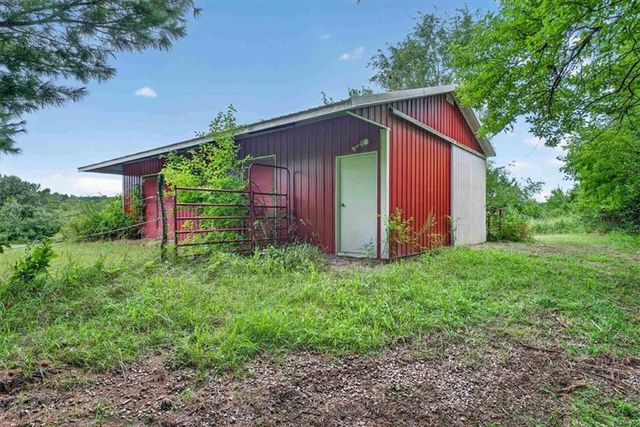 33403 E Nebgen Road, Oak Grove, MO 64075