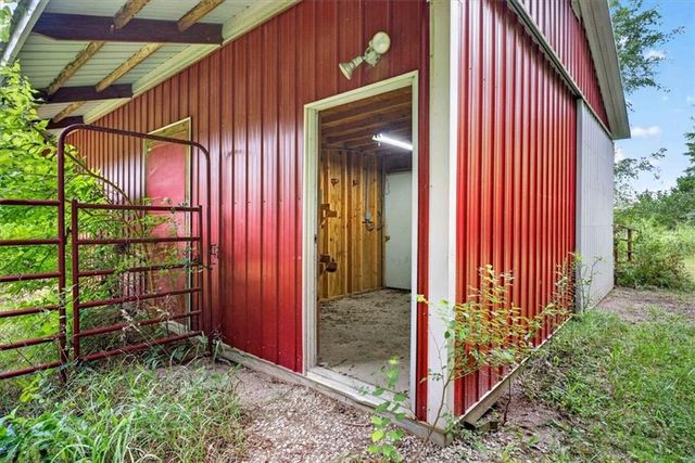 33403 E Nebgen Road, Oak Grove, MO 64075