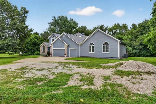 33403 E Nebgen Road, Oak Grove, MO 64075