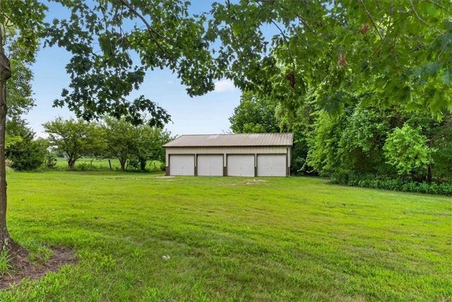 33403 E Nebgen Road, Oak Grove, MO 64075