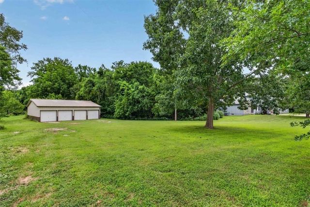 33403 E Nebgen Road, Oak Grove, MO 64075
