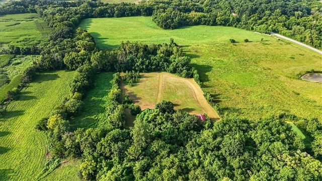 33403 E Nebgen Road, Oak Grove, MO 64075