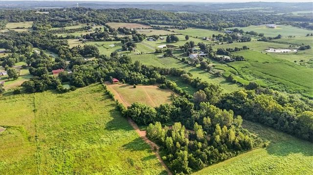 33403 E Nebgen Road, Oak Grove, MO 64075