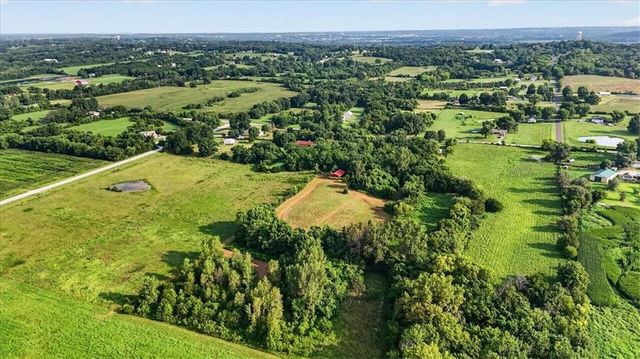 33403 E Nebgen Road, Oak Grove, MO 64075