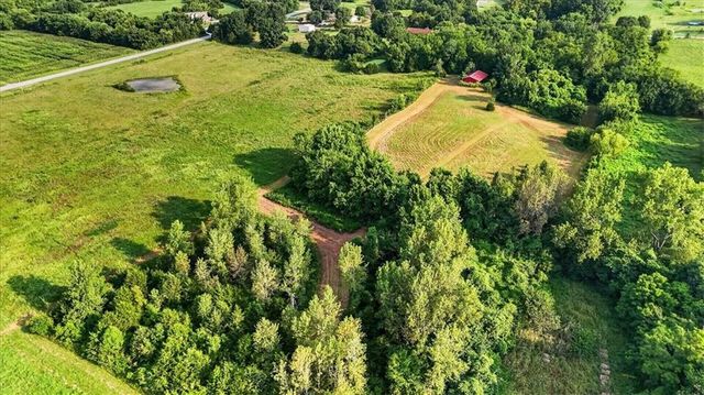 33403 E Nebgen Road, Oak Grove, MO 64075