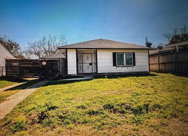 7005 Kassarine Pass, Houston, TX 77033
