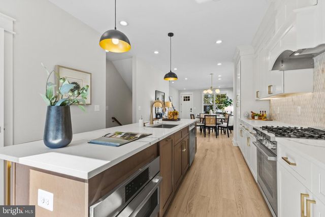 103A E OXFORD AVE, Alexandria, VA 22301