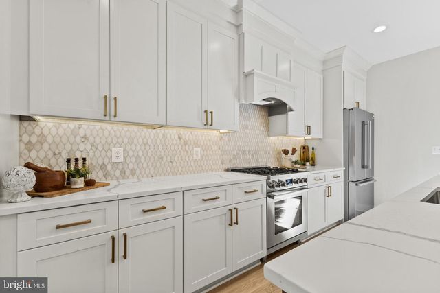 103A E OXFORD AVE, Alexandria, VA 22301