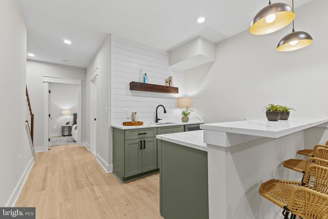 103A E OXFORD AVE, Alexandria, VA 22301