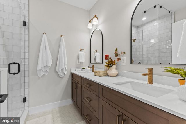 103A E OXFORD AVE, Alexandria, VA 22301
