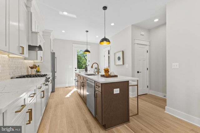 103A E OXFORD AVE, Alexandria, VA 22301