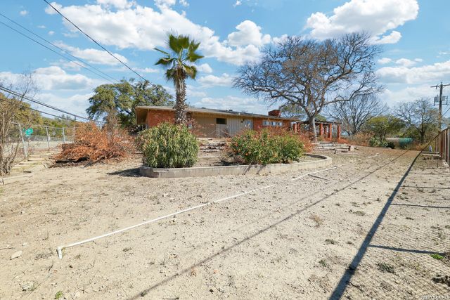 226 Clearview Dr., San Antonio, TX 78228