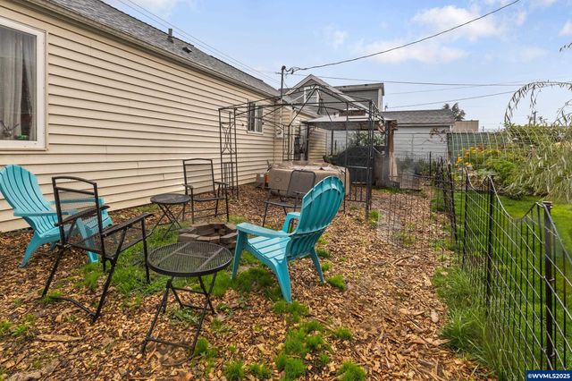 2045 Liberty St NE, Salem, OR 97301