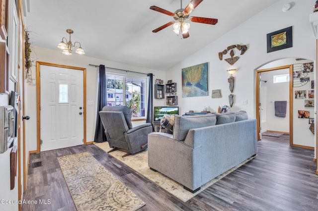 8849 N TORREY LN, Hayden, ID 83835