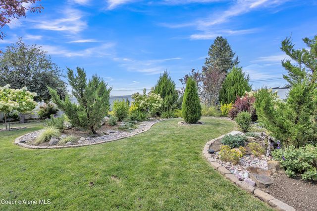 8849 N TORREY LN, Hayden, ID 83835