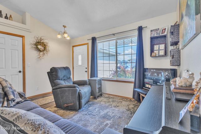 8849 N TORREY LN, Hayden, ID 83835