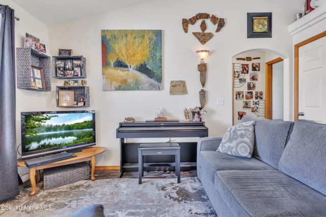 8849 N TORREY LN, Hayden, ID 83835