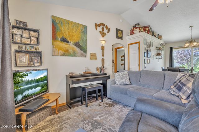 8849 N TORREY LN, Hayden, ID 83835