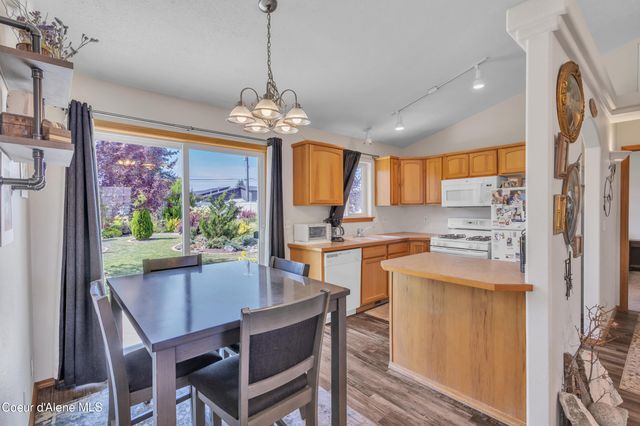 8849 N TORREY LN, Hayden, ID 83835