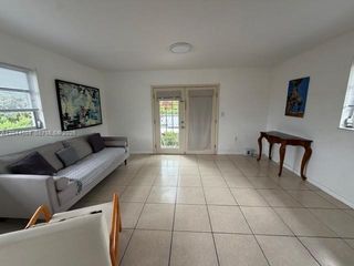 4230 SW 11th St B, Miami, FL 33134