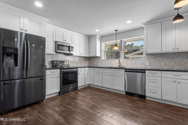 517 Martin Avenue, Ocean Springs, MS 39564