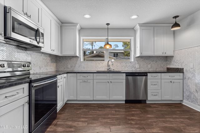 517 Martin Avenue, Ocean Springs, MS 39564