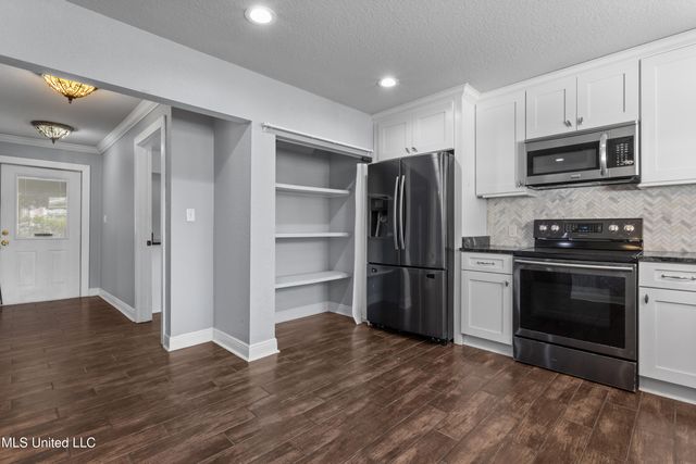 517 Martin Avenue, Ocean Springs, MS 39564