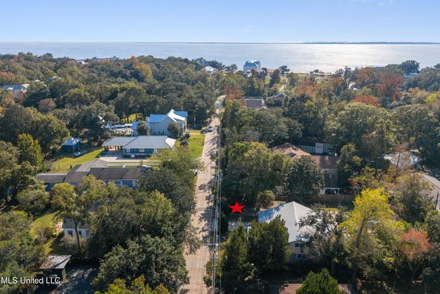 517 Martin Avenue, Ocean Springs, MS 39564