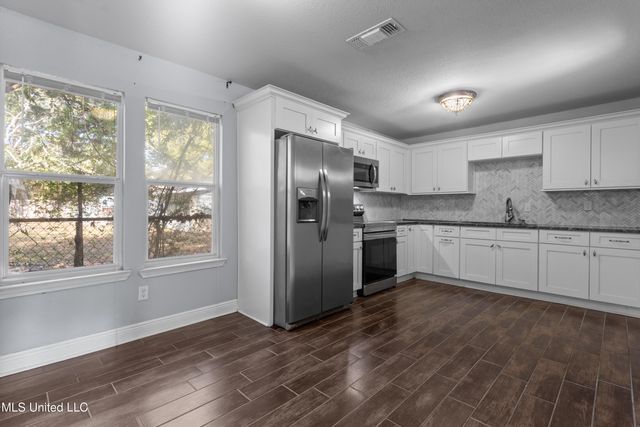 517 Martin Avenue, Ocean Springs, MS 39564