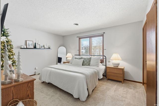 1007 Easton Trail, Fort Wayne, IN 46825