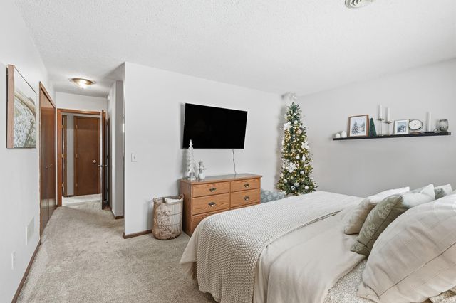 1007 Easton Trail, Fort Wayne, IN 46825