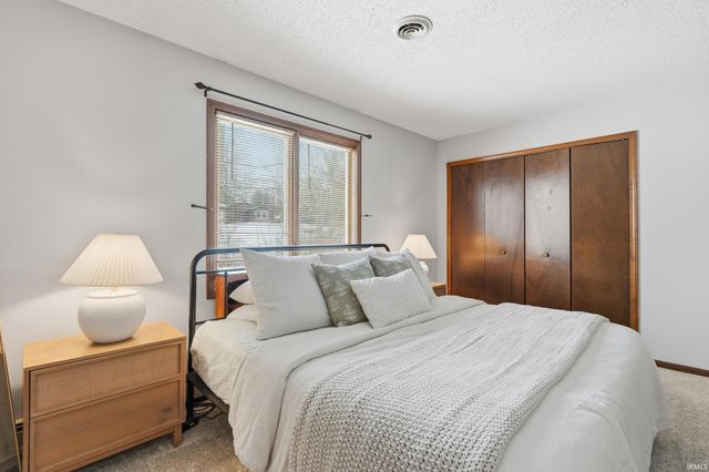 1007 Easton Trail, Fort Wayne, IN 46825