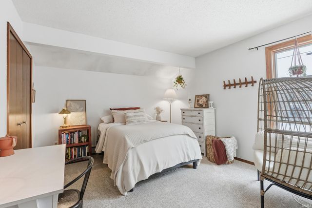 1007 Easton Trail, Fort Wayne, IN 46825