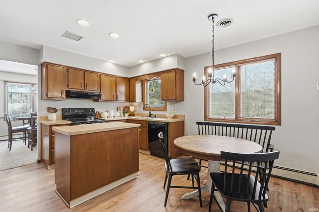 1007 Easton Trail, Fort Wayne, IN 46825