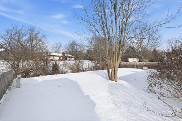 1007 Easton Trail, Fort Wayne, IN 46825