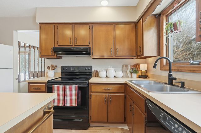 1007 Easton Trail, Fort Wayne, IN 46825