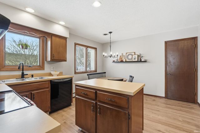 1007 Easton Trail, Fort Wayne, IN 46825