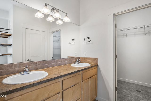 21191 SE Philly Avenue, Bend, OR 97702