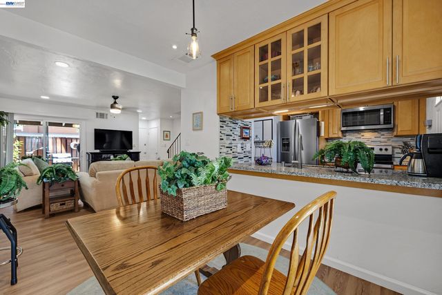 2011 Olivera Rd B, Concord, CA 94520