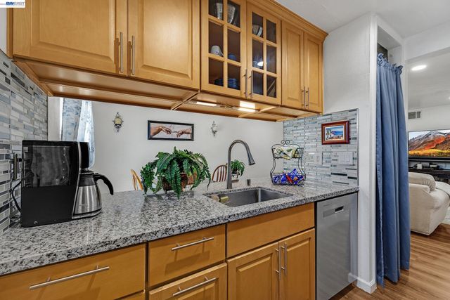2011 Olivera Rd B, Concord, CA 94520