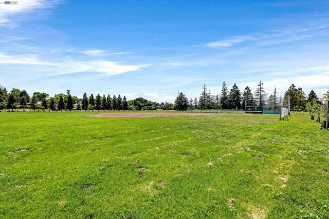 2011 Olivera Rd B, Concord, CA 94520