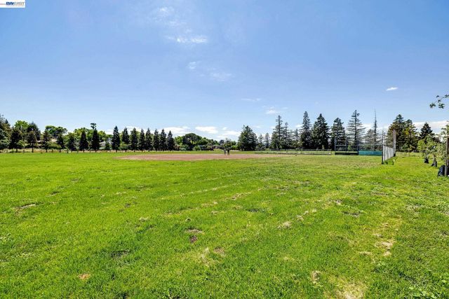2011 Olivera Rd B, Concord, CA 94520