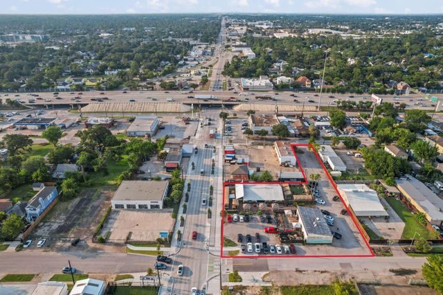 2708 N Shepherd Drive, Houston, TX 77008