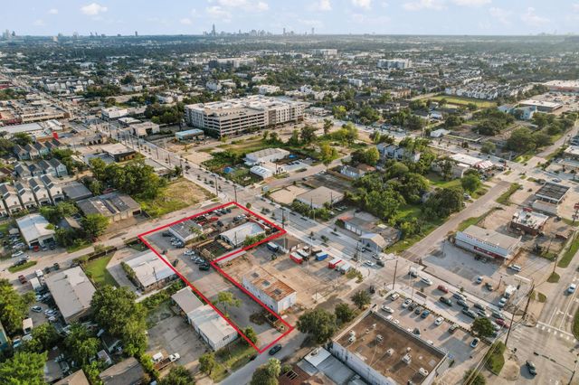2708 N Shepherd Drive, Houston, TX 77008