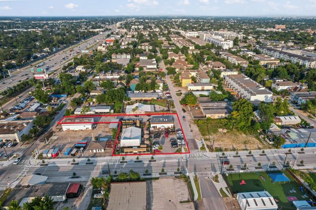 2708 N Shepherd Drive, Houston, TX 77008