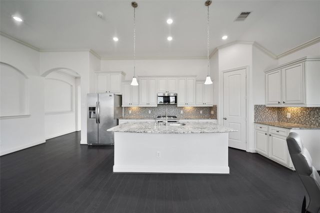 11030 Sarah Bluff Lane, Cypress, TX 77433