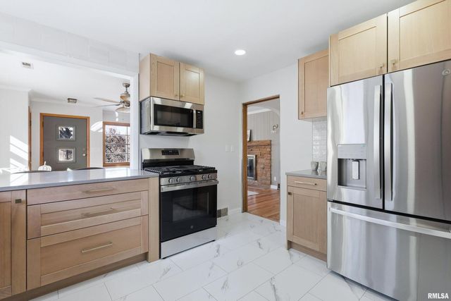 71 CRESTWOOD Terrace, Davenport, IA 52803