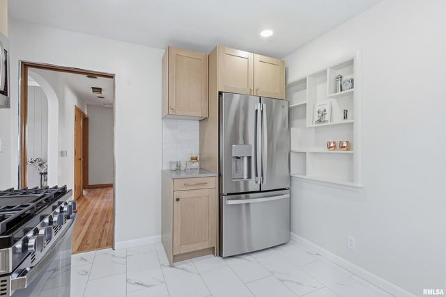 71 CRESTWOOD Terrace, Davenport, IA 52803