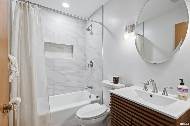 71 CRESTWOOD Terrace, Davenport, IA 52803