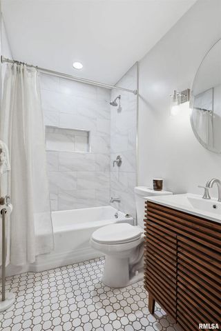 71 CRESTWOOD Terrace, Davenport, IA 52803